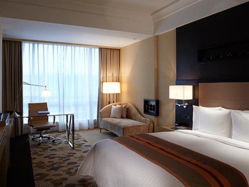 Отель Courtyard By Marriott
