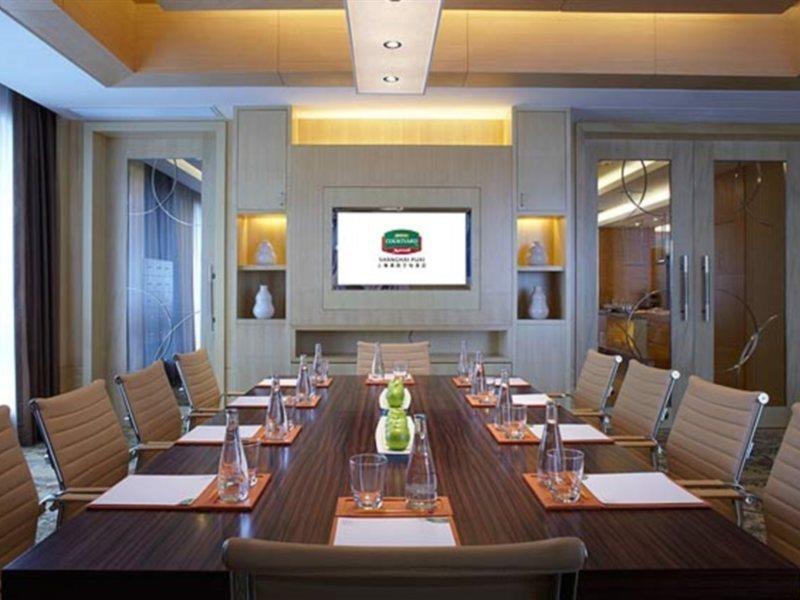 Отель Courtyard By Marriott 4*